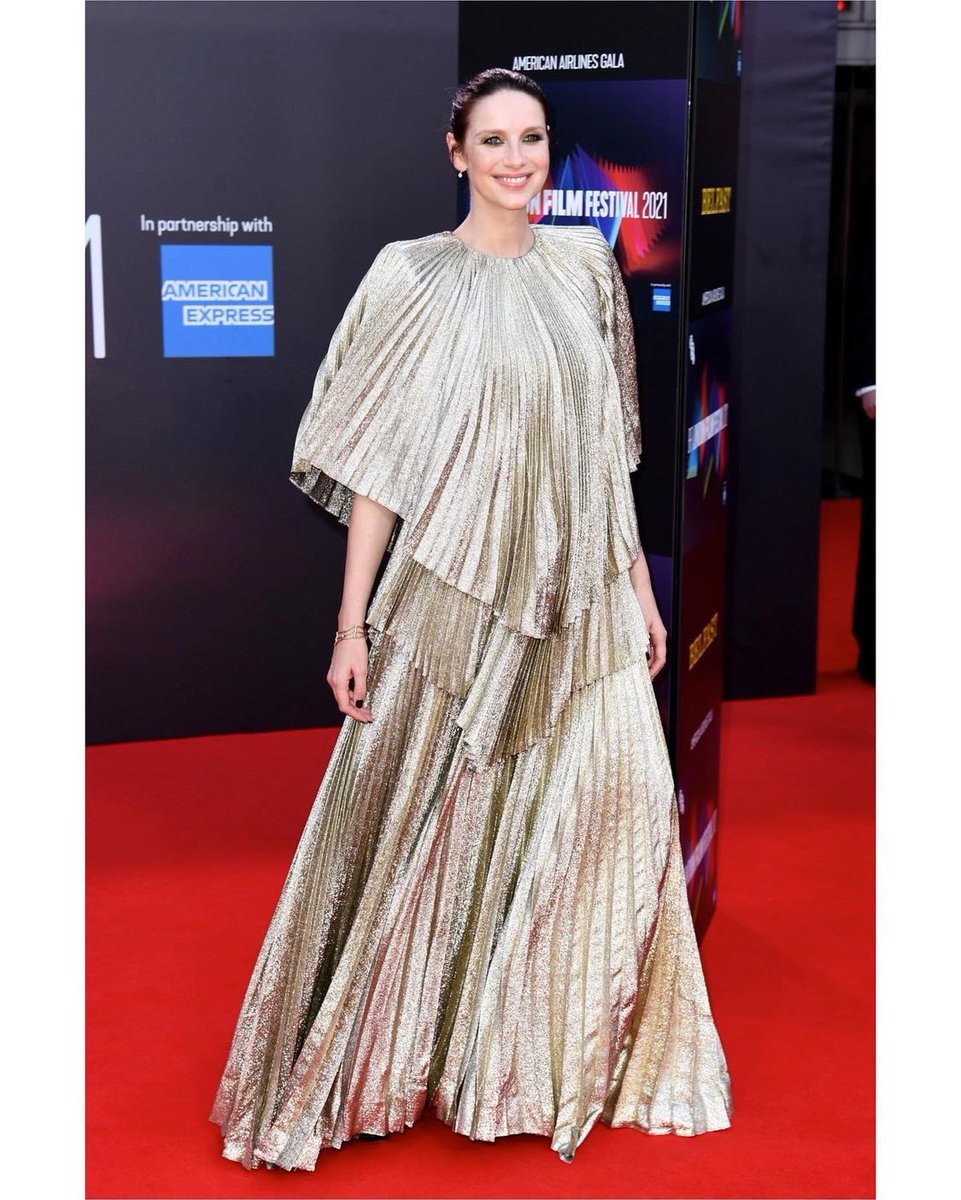caitbalfeph's tweet photo. 🌟 CAITRIONA 🌟

@caitrionambalfe in @stellamccartney for @azfactory #lovebringslove collection for the #londonfilmfest #Belfast premiere

📸 karlawelchstylist on IG
🔗 https://t.co/2pn2L4Ww5V
#CaitrionaBalfe #LFF https://t.co/rwAoEUz8bg