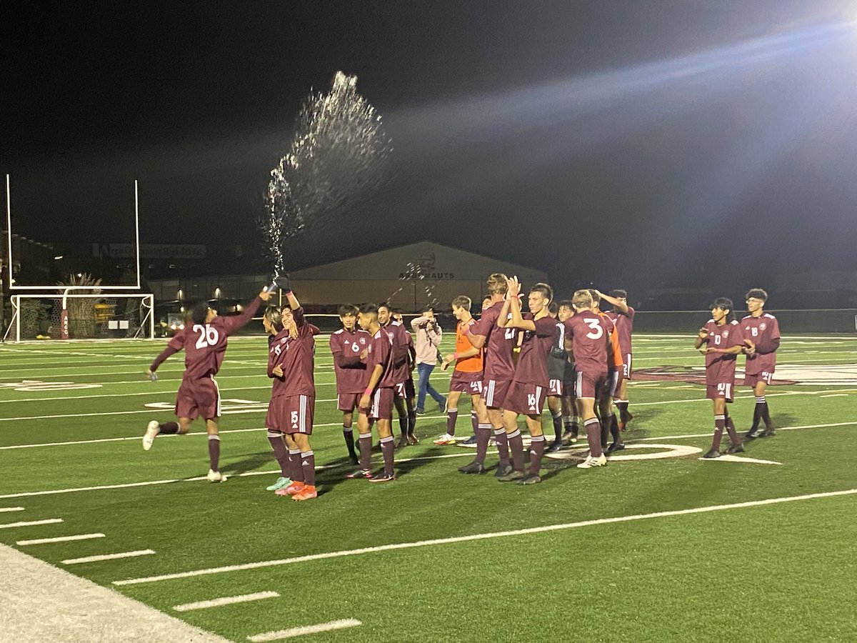argonauts_ad's tweet image. Congrats Argo Boys Soccer!!!  SSC Red Division Champions !!! 5-0 victory over Oak Lawn