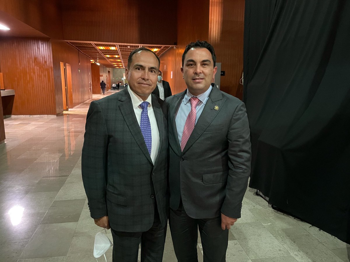 gcolorgasca's tweet photo. Con mi querido Dip. @MarianoGlzA hermanos de muchas luchas siempre pensando en un gran México y en nuestras patrias chicas #Tlaxcala #Michoacán #amistadantesquetodo #sumandoideas #enequiposomosmasfuertes https://t.co/CqUAv0zjNM