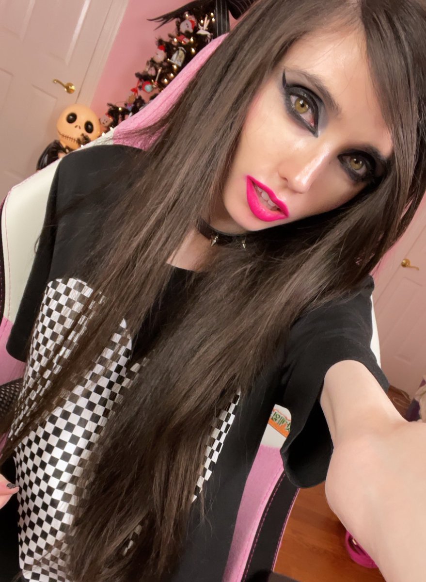 LIVE ON TWITCH! http://Twitch.tv/eugeniacooney.