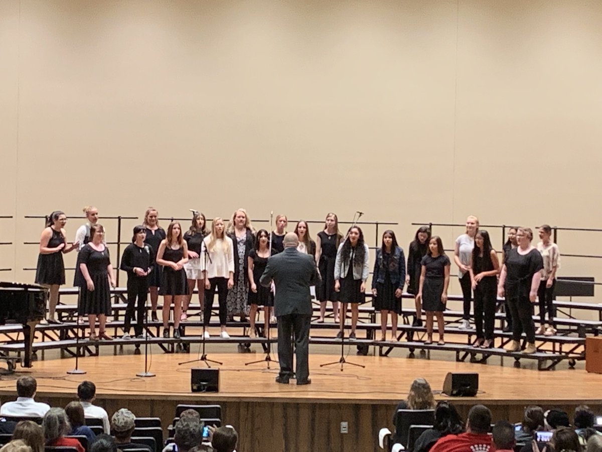 tkwapnioski's tweet photo. Fall Concert ⁦@DiscovererWay⁩ Directed by #JacobRitter.  #TrebleChoir #Classmen #MixedChoir #NewWorldSingers #ConcertChoir https://t.co/KPLBROiZ8I