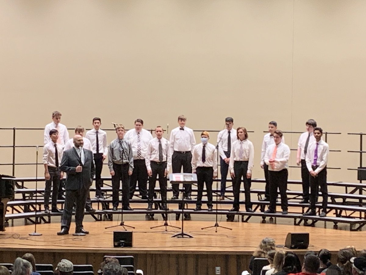tkwapnioski's tweet photo. Fall Concert ⁦@DiscovererWay⁩ Directed by #JacobRitter.  #TrebleChoir #Classmen #MixedChoir #NewWorldSingers #ConcertChoir https://t.co/KPLBROiZ8I
