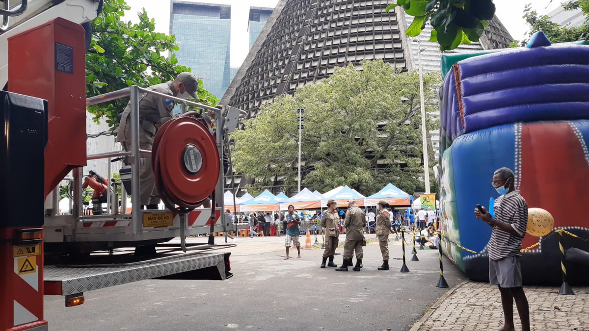 cbmerjoficial's tweet image. Nossos militares divulgaram, ainda, o serviço de alerta por SMS da Defesa Civil: 40199

#90AnosCristoRedentor
#BombeirosRJ

#EquipeACS