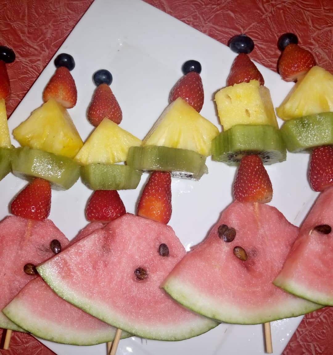 TariChef's tweet photo. Fruit Kebabs

#chef 
#chefs 
#chefsofinstagram 
#cheftarie 
#esperanzadelights 
#cakefactoryzimbabwe https://t.co/kABFPzJqjh