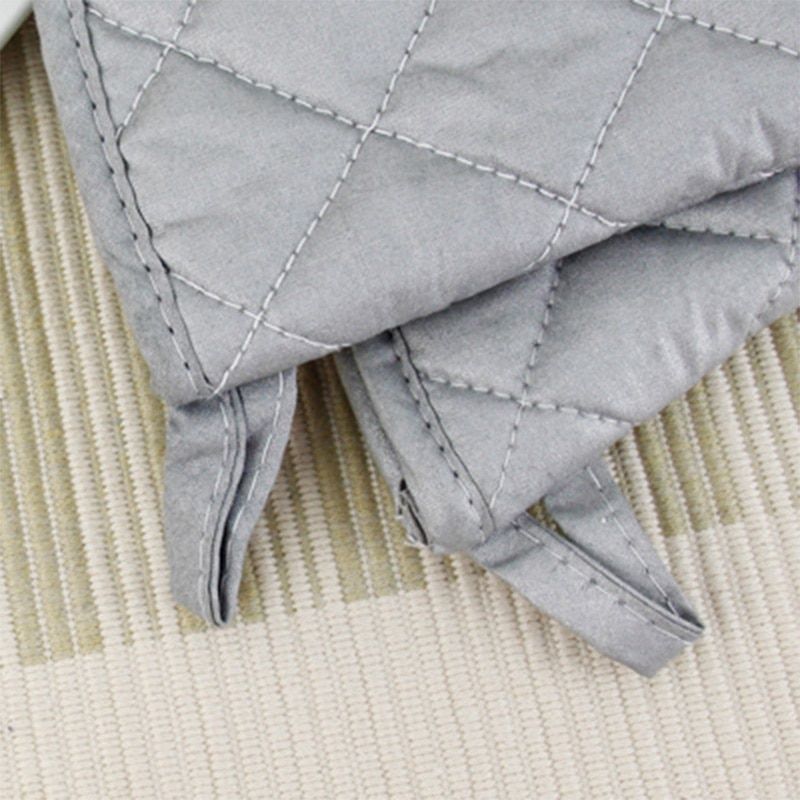 ForeFood1's tweet photo. 👩‍🍳Baking Tools Oven Gloves👩

🍰 Crafted using cotton
🍰 High temperature resistance
🍰 Can be used for oven, grill, and microwave
🍰 Wear resistant and durable

#forefood #foodmagazines #allaboutfood 
#instafood #kitchenwares #onlineshopping #baking

https://t.co/6az11UQOvX https://t.co/OVlPDP6vyi