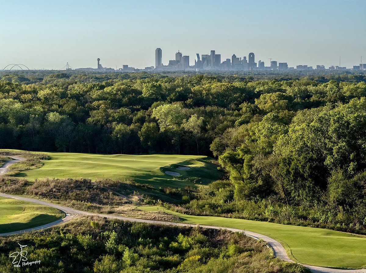 Evan_Schiller's tweet photo. I’ve admired it from a distance for quite sometime..finally got to see & photograph it first hand…Trinity Forest, a @billandbengolf gem just outside of downtown Dallas did not disappoint. #trinityforest #golfcoursephotos #dallas https://t.co/aXXjAXLNNw