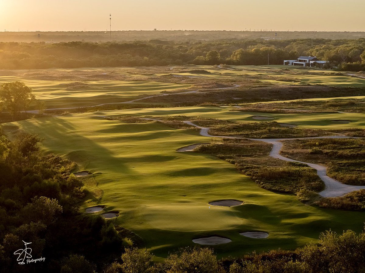 Evan_Schiller's tweet photo. I’ve admired it from a distance for quite sometime..finally got to see & photograph it first hand…Trinity Forest, a @billandbengolf gem just outside of downtown Dallas did not disappoint. #trinityforest #golfcoursephotos #dallas https://t.co/aXXjAXLNNw