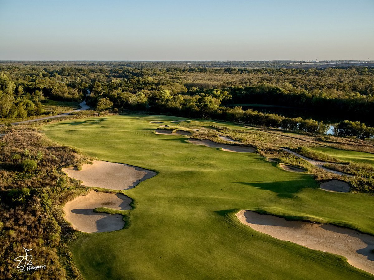 Evan_Schiller's tweet photo. I’ve admired it from a distance for quite sometime..finally got to see & photograph it first hand…Trinity Forest, a @billandbengolf gem just outside of downtown Dallas did not disappoint. #trinityforest #golfcoursephotos #dallas https://t.co/aXXjAXLNNw