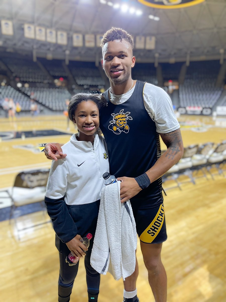 aanewell316's tweet photo. Love supporting our student athletes! #shockerfamily https://t.co/xsQhLsY06E