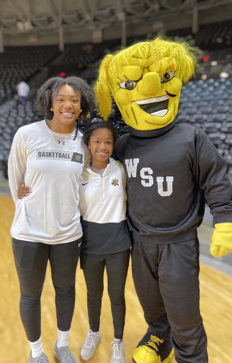 aanewell316's tweet photo. Love supporting our student athletes! #shockerfamily https://t.co/xsQhLsY06E