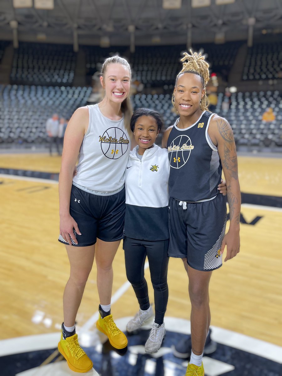 aanewell316's tweet photo. Love supporting our student athletes! #shockerfamily https://t.co/xsQhLsY06E