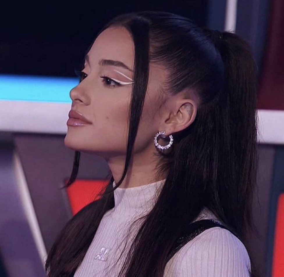ARlANAnasty's tweet photo. #TheVoice I ... am obsessed with her https://t.co/BovppoFxNZ