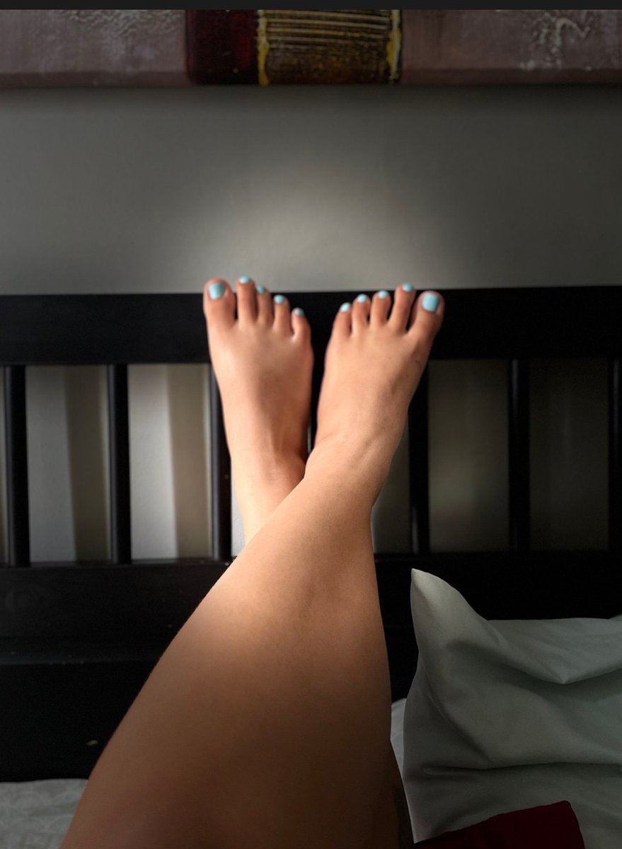 GoddessAugust's tweet photo. #paypig #footgoddess #footfetish #domme #feetworshi̇p https://t.co/bESe28ik3r
