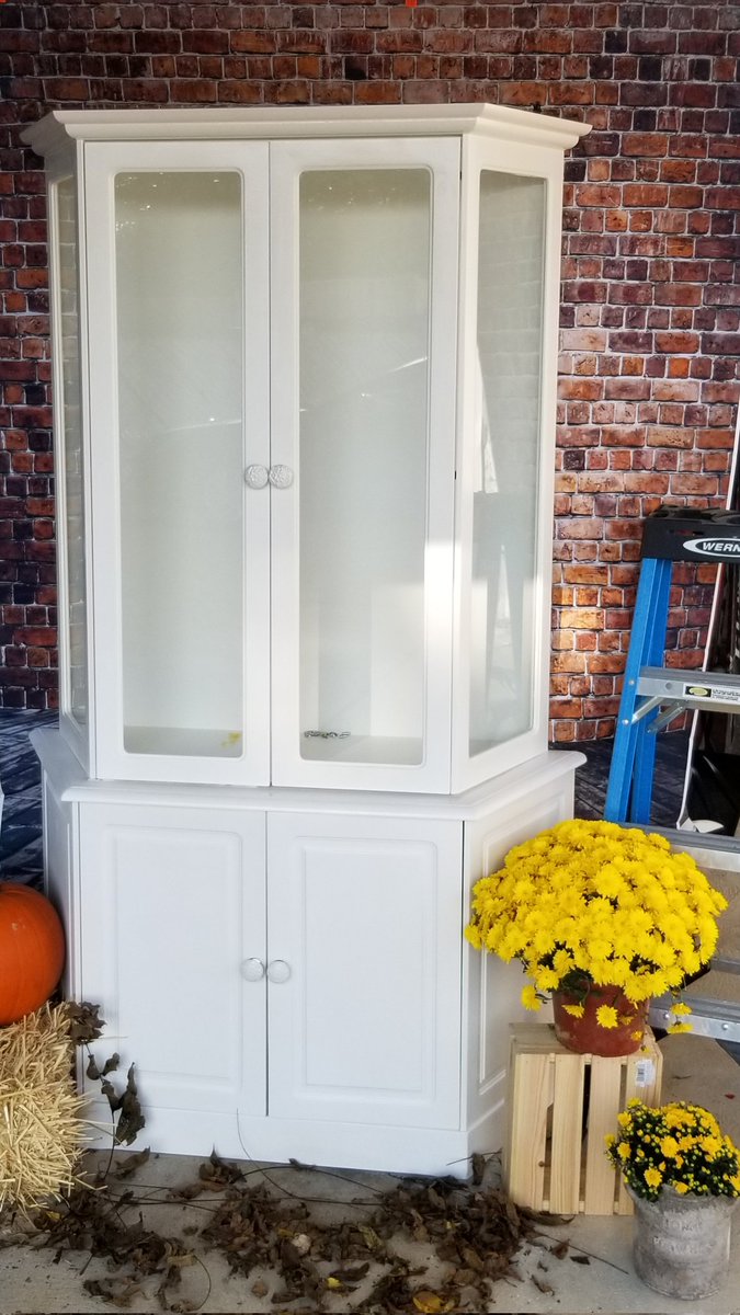 MonarchDesignR1's tweet photo. This literally went from trash to treasure. My client found this beautiful piece sitting on the curb and rescued it! Monarch Design and Restoration gave it a new life and it's now holiday ready! 🦋🍃🍂🍁🎃🎄🎅#restoration #refinishandreuse #trashtotreasure #oldisgold #oldisnew https://t.co/qSEGhQNjLx