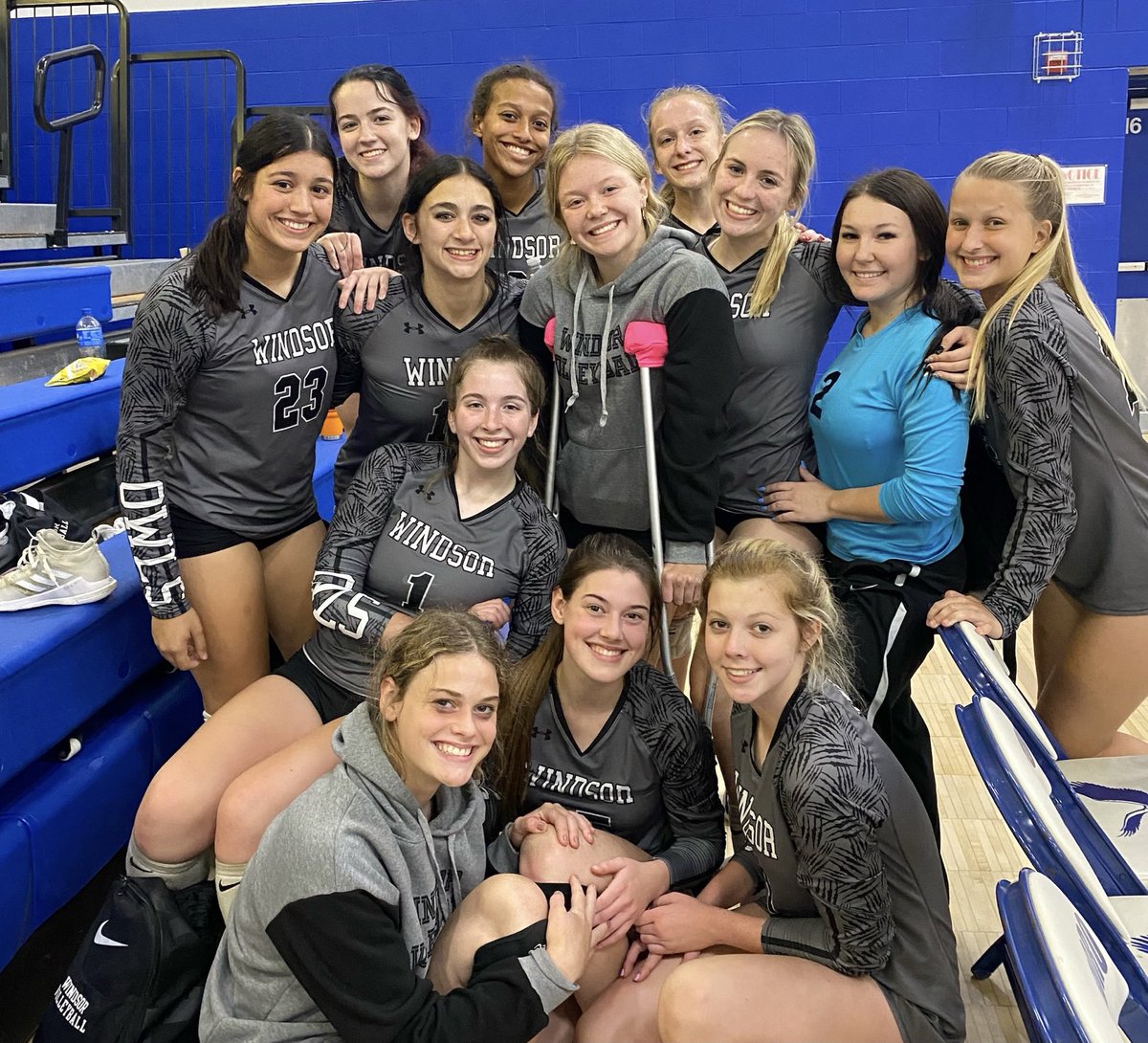 WindsorOwlVB's tweet photo. Clean, yet very ugly, sweep for all three Lady Owls teams vs Hillsboro. #CelebSighting #MissingOurSunshine #SadlyNoMadisonSquared https://t.co/am1UMa6Zqh