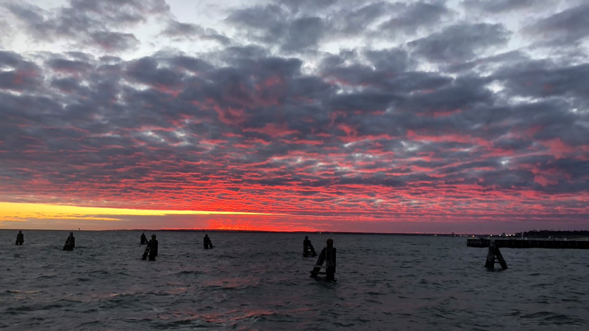 KarenDwyer12's tweet photo. What a show this morning - incredible 🌅. Another 9km 🏃♀️, 🚲 yesterday. 264km to go for @KidneyHealth #RedSocksAppeal. https://t.co/J8Xy9VPW1T
Did you know: Higher exercise capacity attenuated the risk of developing CKD. https://t.co/CI4ktqIxwb https://t.co/Xo93yg3S2e