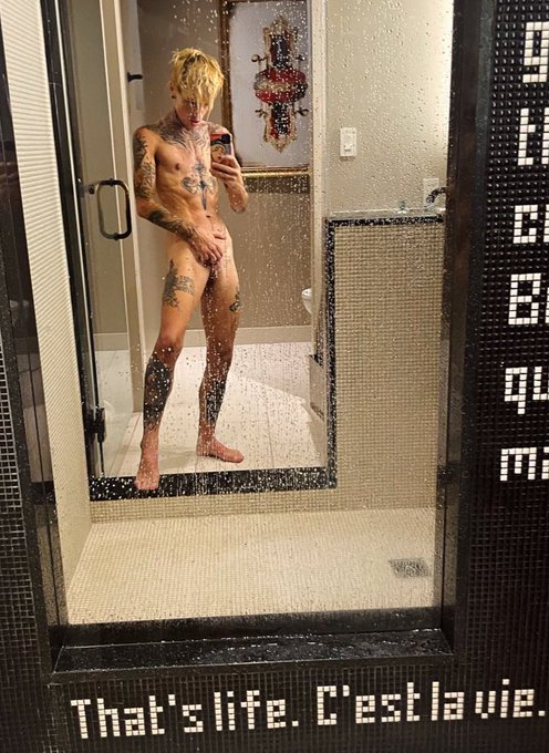 wanna bite? ?‍♂️?‍♂️?‍♂️ https://t.co/egWplOaH2X https://t.co/LM6R0YSCk4