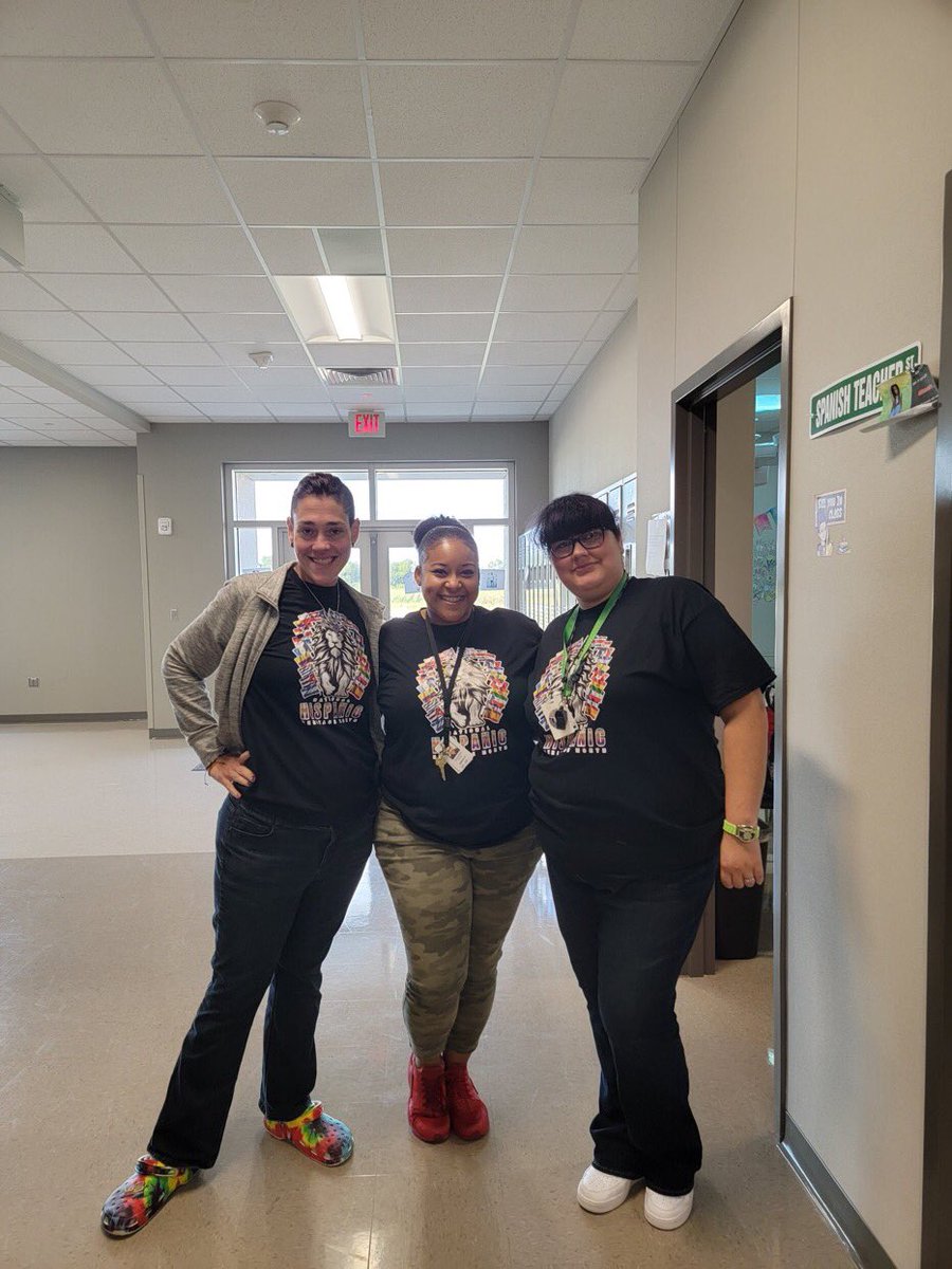 RandleHS's tweet photo. Pitbull, Beyoncé, and Salt N Pepa were at the DEN today! #celebritytwinday https://t.co/nLMmGe3bkS