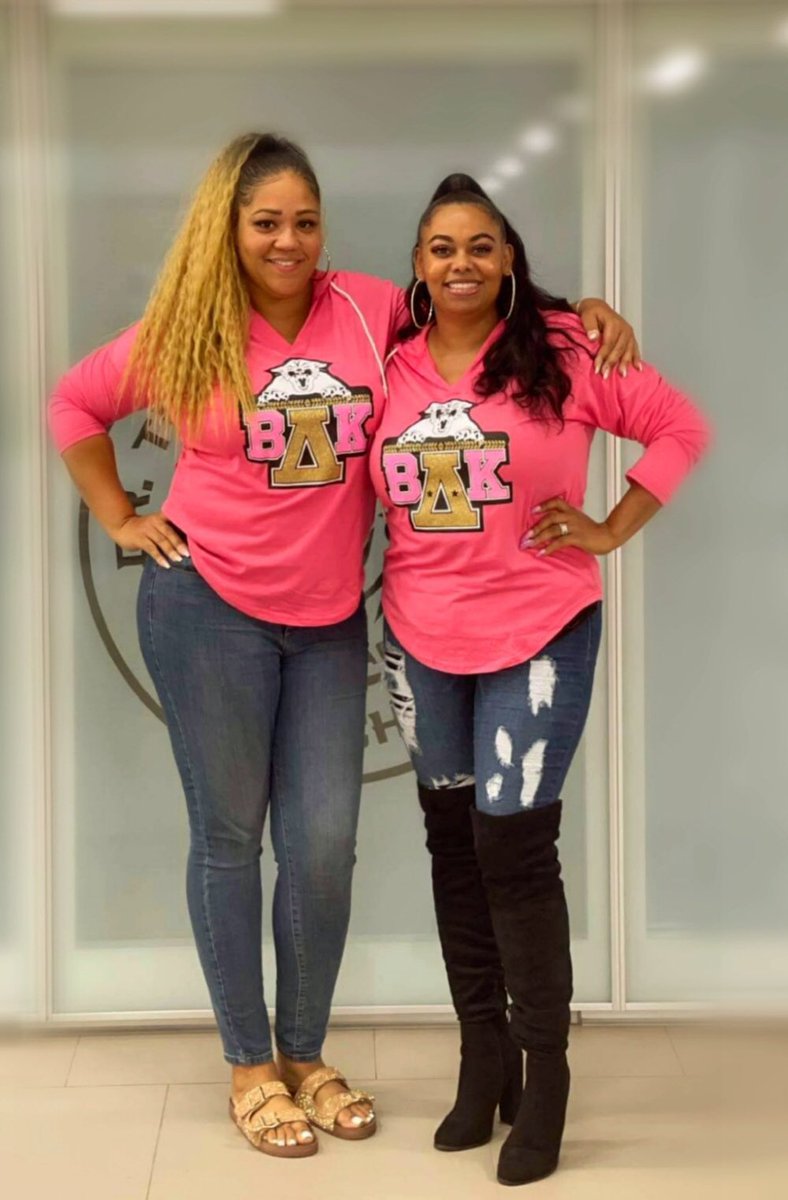 RandleHS's tweet photo. Pitbull, Beyoncé, and Salt N Pepa were at the DEN today! #celebritytwinday https://t.co/nLMmGe3bkS
