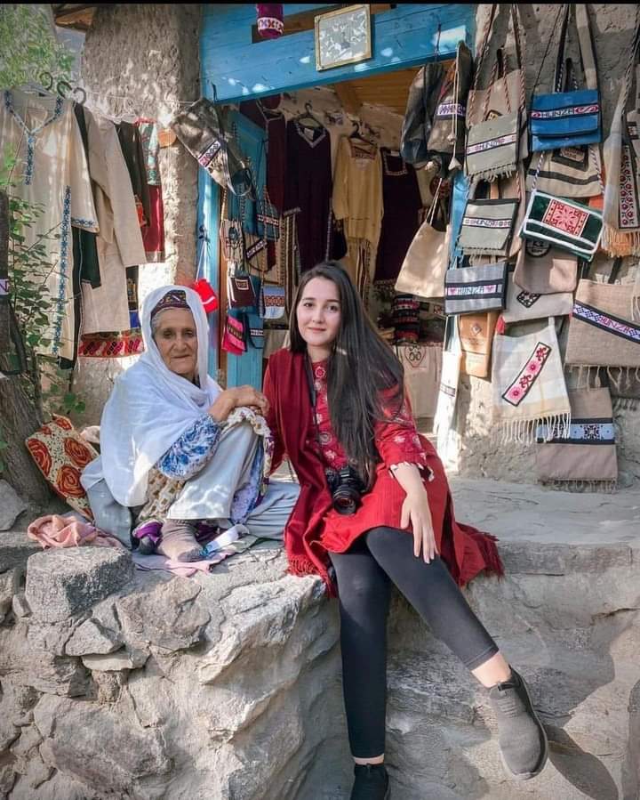 AkhroatKhan's tweet photo. Most Beautiful Tourist View Of Karimabad Hunza Valley Gilgit Baltistan 🇵🇰❤️😍
#BeautyOFpakistan
#PakistanExplorer
#Tourism https://t.co/Wt0M3tkXA3