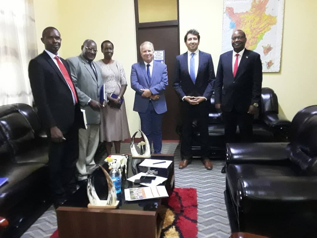 Ce mardi le 12 octobre 2021, le Ministre du <a href="/BMineagrie/">BURUNDI/MINEAGRIE</a> Dr.<a href="/DRurema/">Dr Déo-Guide RUREMA</a> a reçu en audience une délégation du PAIOSA conduite par le Représentant Résident de l'Enabel M. Abdoul NAHASSINE venue dans une visite de courtoisie.
<a href="/NtareHouse/">Ntare Rushatsi House</a> <a href="/BurundiGov/">Primature de la République du Burundi</a>