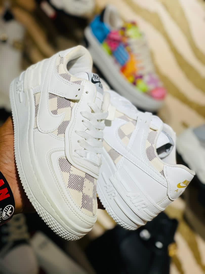 Hyra256's tweet photo. For as low as 90,000ugsh get those quality sneakers from @kahiart_stores call or Whatsup us on 0751163492 for inquiries and deliveries thank you. https://t.co/11Bi8KGpoS
