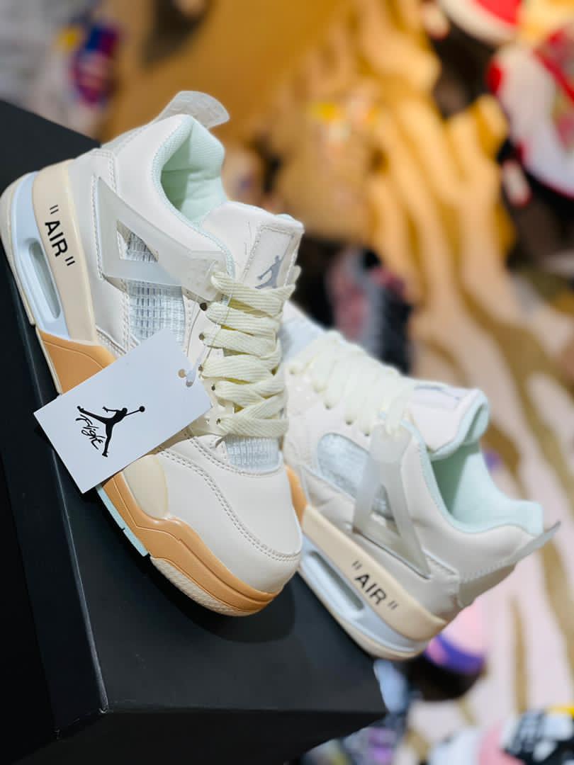 Hyra256's tweet photo. For as low as 90,000ugsh get those quality sneakers from @kahiart_stores call or Whatsup us on 0751163492 for inquiries and deliveries thank you. https://t.co/11Bi8KGpoS