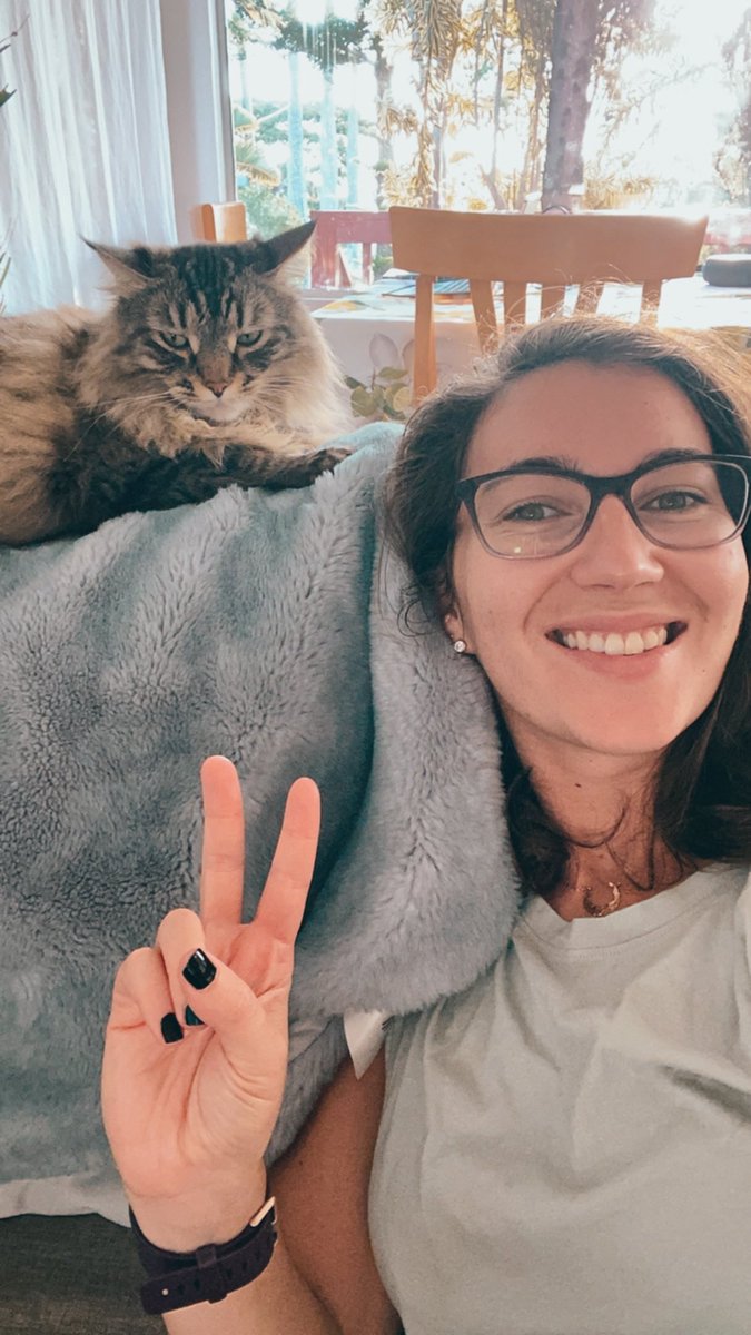 Manacshaw's tweet photo. Just hanging out with my cat 😻#CatsOfTwitter https://t.co/Nqxqr0tHyF