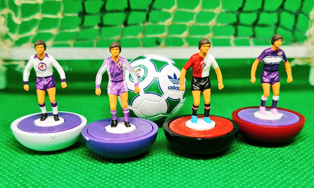 Westwood_TS's tweet photo. Here's a closer look at the 4 exclusive #WTSClub @ACFFiorentinaEN kits. All completely free hand painted, no decals, no stencils, no machine.
4 beautiful @acffiorentina @violanews @ViolaNewsOnly kits of my favourite Italian side.
#Subbuteo #Art https://t.co/AgKzZw0Awu