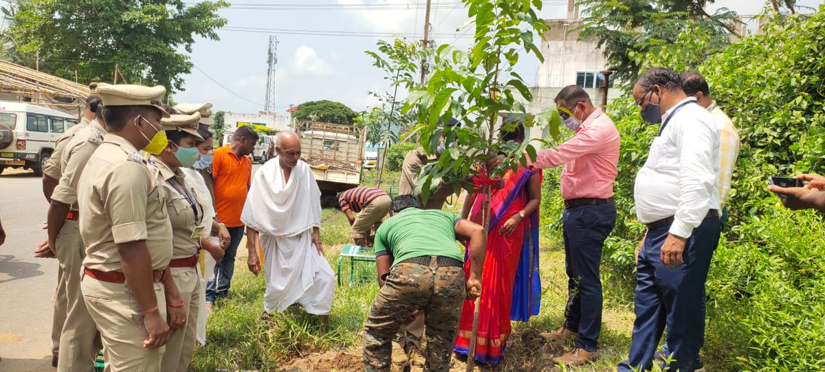 Before handing over the charges DFOs decided to make a remarkable entry &amp; exit to &amp; from the division by planting trees: the core of life. Ms Poornima DFO, Khurdha FD took the additional charge of Nayagarh FD thereby reliving Mr. Dhanraj HD to take the charge as DFO Keonjhar FD
