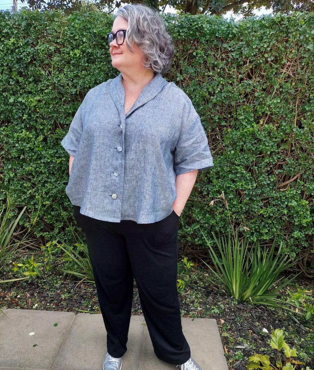plumkitchennz's tweet photo. Day eleventy something of lockdown &amp; I actually finished a WIP , hemmed &amp; buttons even (am I the only one that hates hemming?🙄) A lush new linen shirt with shorter sleeves so perfect for wearing to get my second Vax on Saturday , boom! #GKLSB #GetVaccinatedNow https://t.co/Lg4KI1upOb