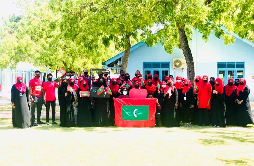 laec_1983's tweet photo. ލ.އަތޮޅު ތައުލީމީމަރުކަޒްގެ މުވައްޒަފުން ޤައުމީ ޖޯޝާއި ފޯރީގައި، ޤައުމީޓީމާއެކު! ޤައުމީޓީމް މިރޭ އިންޑިއާ އާއި ބައްދަލުކުރާ މެޗުން ވަރަށްވެސް ފުރިހަމަ ކާމިޔާބީއަކަށް އެދެން.

12th Player stands with the #RedSnappers ⚽️🇲🇻
#TeamLAEC
#MageyMahaldheeb 🇲🇻
#SAFFChampionship2021 ⚽ https://t.co/i8b26KfUkb