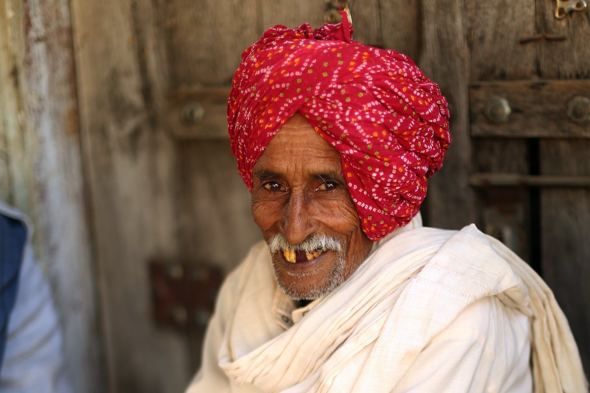 distantfrontier's tweet photo. "A smile says a thousand words" - Julie A Walker
This smile definitely says we are looking forward to show you the best of Indian hospitality!!
#beinspired #travel #India #Incredibleindia #turban #rajasthan #smile #smilingface #indianface #photooftheday #distantfrontiers https://t.co/QTk2r74657