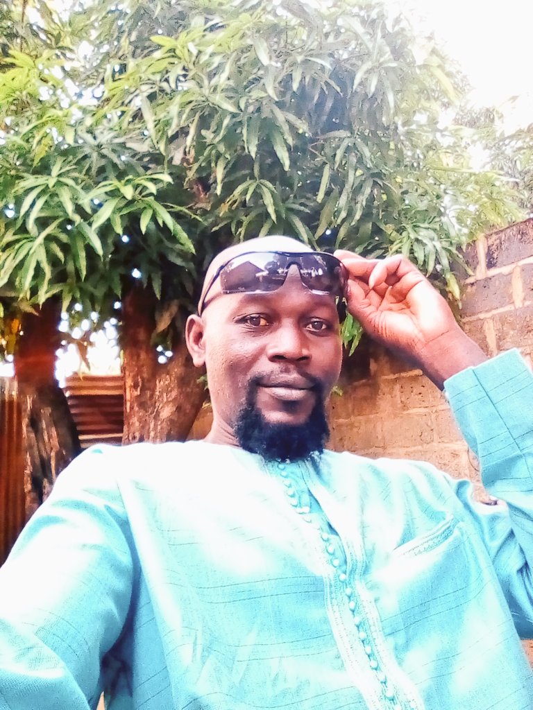 CBub77's tweet photo. For real I seen good people's nice people's lovely people's or yes but I am a single man am lonely 😂 https://t.co/Hh9WUw1hOK
