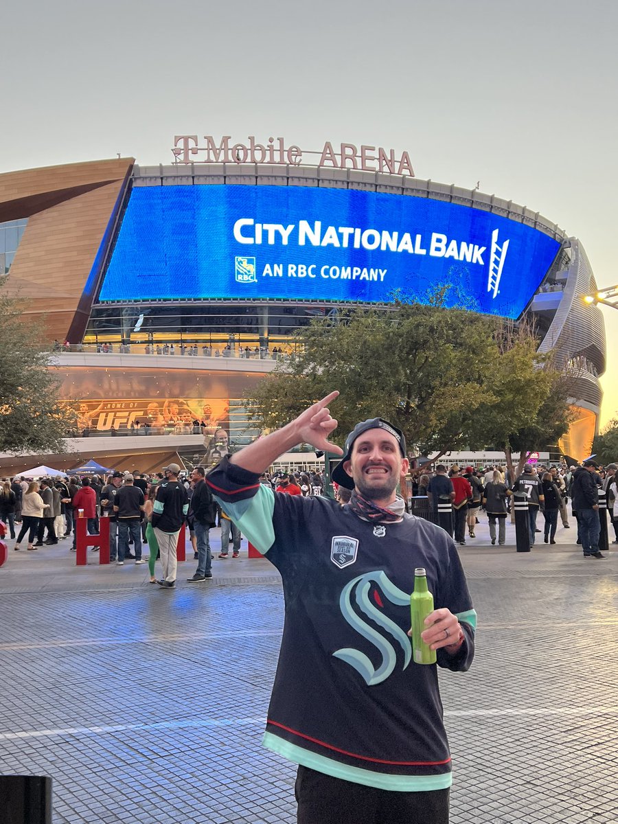 the_markcast's tweet photo. This photo WON’T make it on #KnightTron. #VegasBorn #SeaKraken https://t.co/Cpralu4Ug7