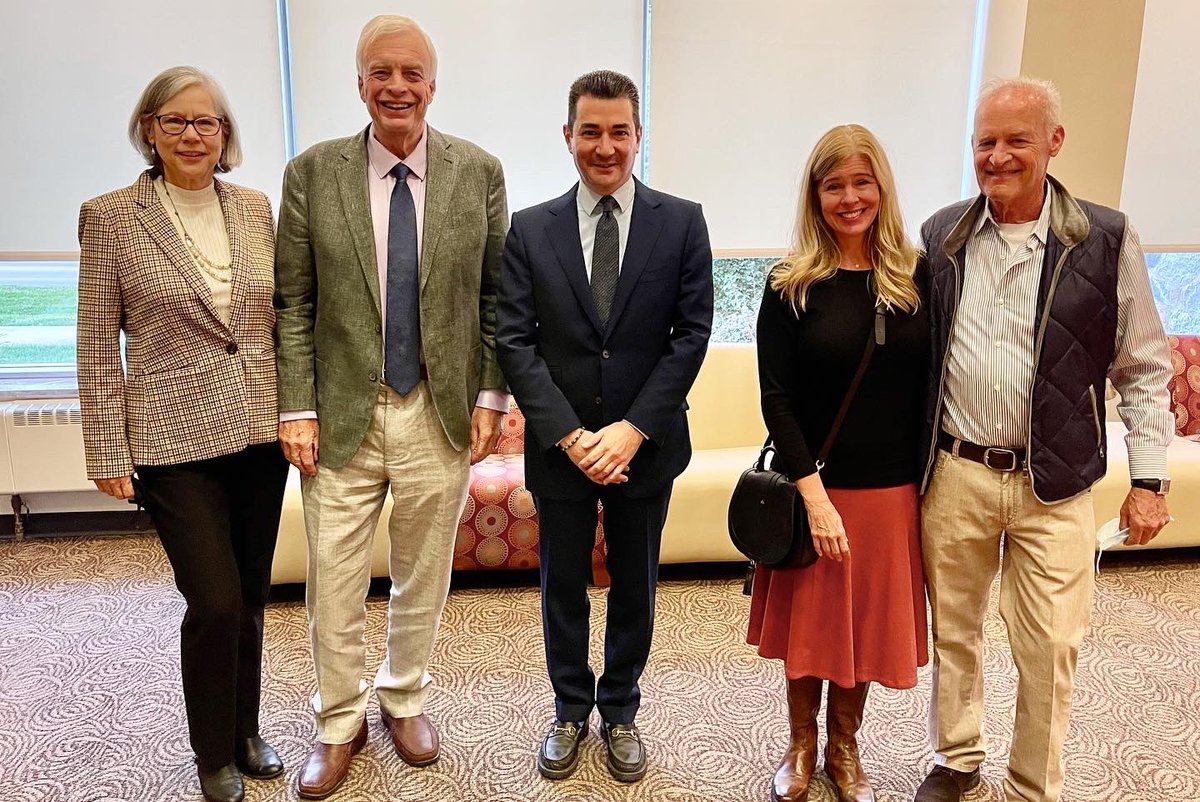 The 2021 Waitt Lecture is in the books &amp; <a href="/ScottGottliebMD/">Scott Gottlieb, MD 🇺🇸</a> did a fantastic job of outlining key points from his New York Times best-selling book Uncontrolled Spread. Thank you so much to Norm Waitt Jr. ‘86 and family for making this Morningside tradition possible. #msideproud
