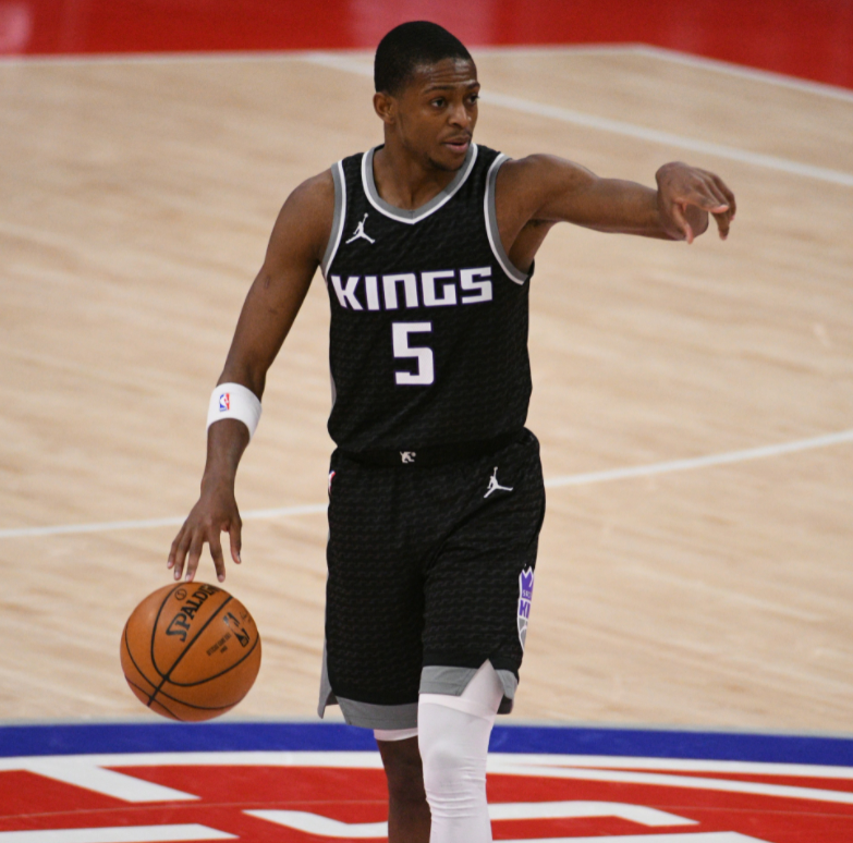 NBA_Math's tweet photo. 2021-22 preseason #CrystalBasketball grades for the Sacramento Kings:
5. Buddy Hield: 5.67 (0.13 up)
4. Harrison Barnes: 6.11 (0.03 up)
3. Tyrese Haliburton: 6.22 (0.72 up)
2. Richaun Holmes: 6.33 (0.18 up)
1. De’Aaron Fox: 8.11 (0.26 up)
https://t.co/fmcyTOXEin https://t.co/ROffG9pYx3