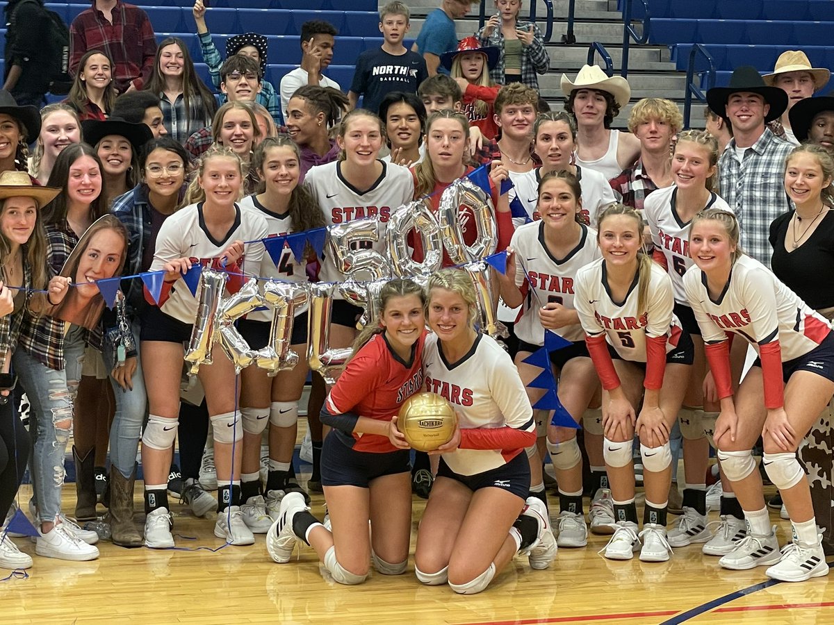 Congratulations to Maddie Craighead for surpassing 500 career kills! We were finally able to recognize her on our home court tonight after surpassing 500 kills a couple weeks ago! Congrats Maddie! <a href="/IGHSAU/">IGHSAU</a> @SiouxCityNorth