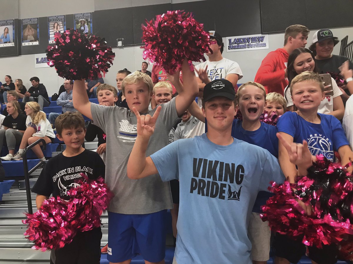 We got a couple of future cheerleaders!📣