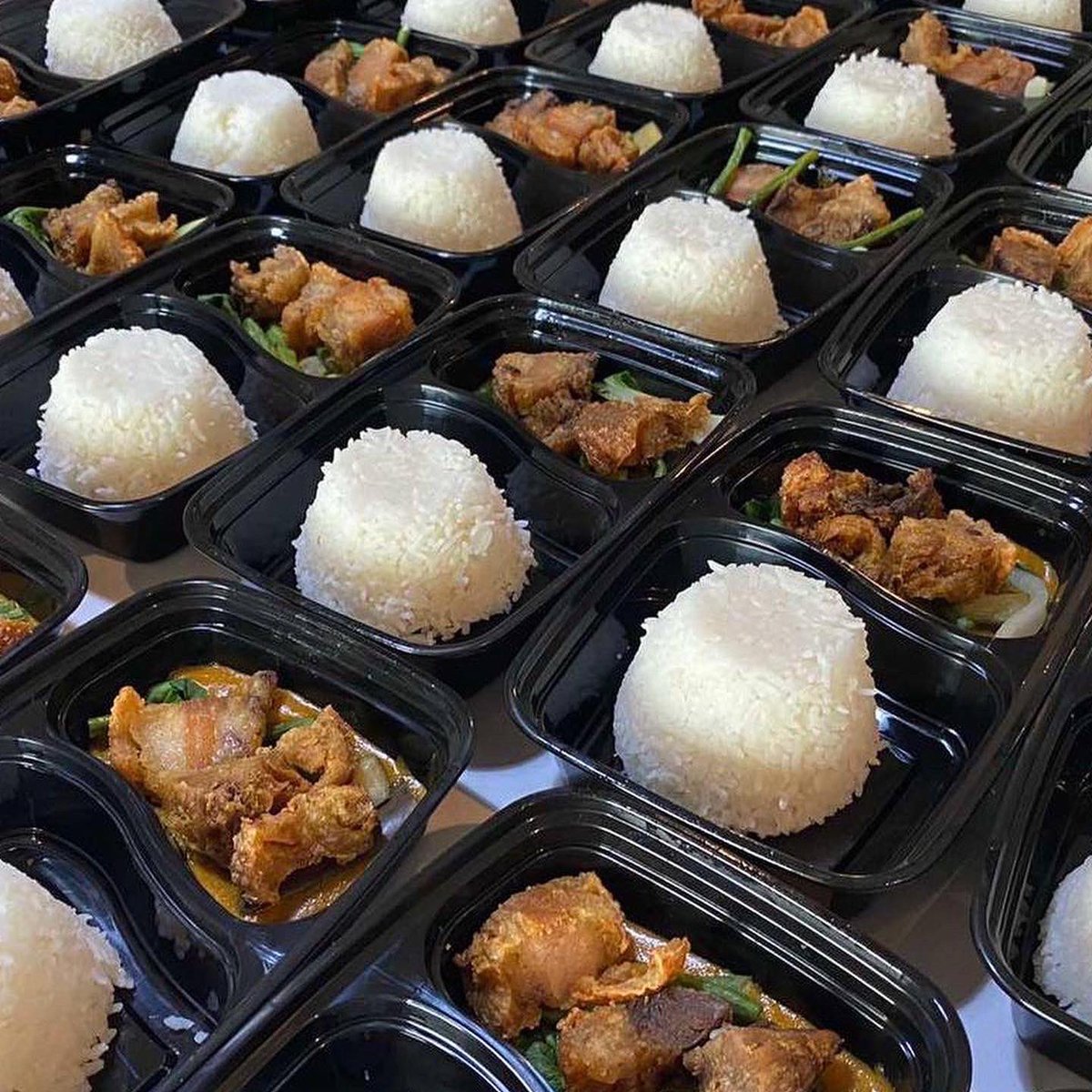 css_ph's tweet photo. Project HCW Relief Day 24 - hot meals delivered to our Covid front line heroes at the Rizal Medical Center, Pasig City
#Care #Share #Serve #Give #Bayanihan #HCWRelief https://t.co/f1BO41Doyw