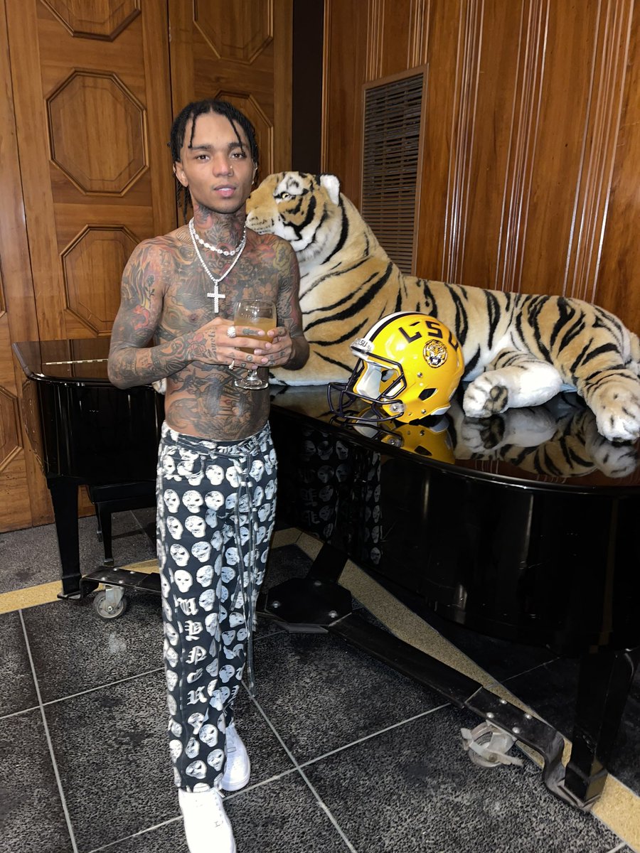 LSU GEOUX TIGERS 😈😁 rocked the campus much love to the Kids