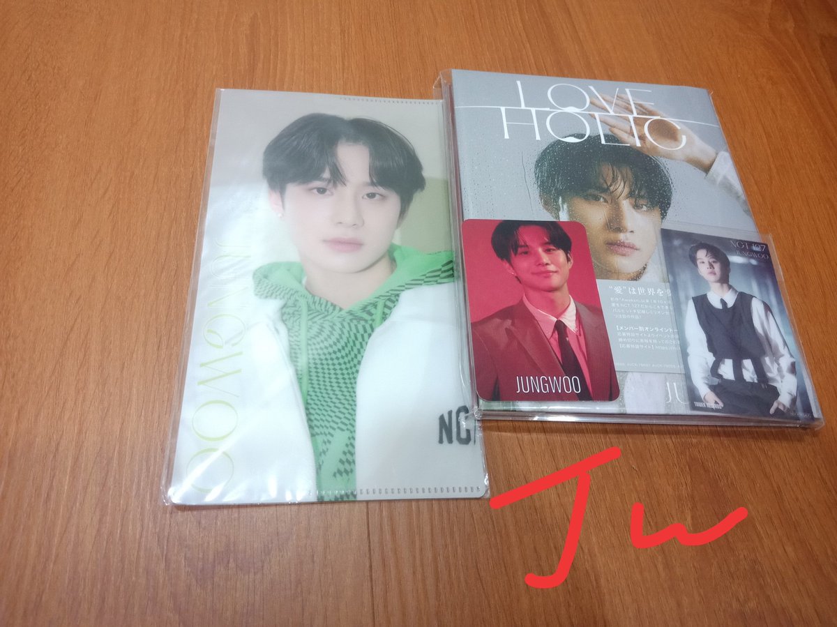 iamyeewen's tweet photo. #pasarNCT 
WTS🇲🇾
pls help fast clear!!!!!!

Loveholic Jungwoo Album
✔️photocard，pob，mask clip
✔️freebies

RM65 inc postage WM
✔️Shopee Pay，Touch n Go，Online Bankin

DM if Interested💌 https://t.co/Paxil47qUI
