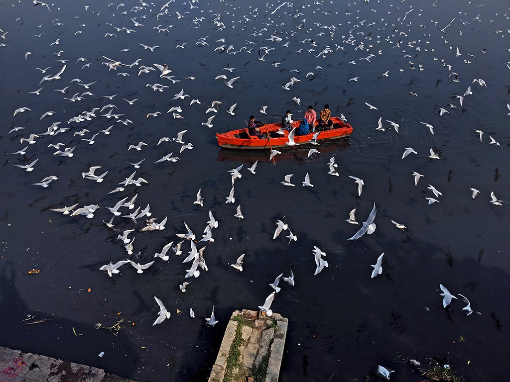 NGTIndia's tweet photo. Our winning entries for theme #AerialAngles include Sunil Choudhary's frame of the #Yamuna Ghat, Vijaybhaskar Saddala's snow draped-#Baramulla and Siddhant Sharma's view of the 12-storey #ThikseyGompa in #Ladakh. Congratulations to all! Stay tuned for our next #DailyShot theme. https://t.co/HAojg3upQX