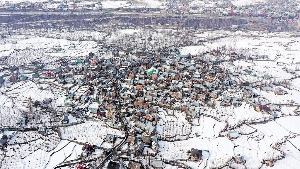NGTIndia's tweet photo. Our winning entries for theme #AerialAngles include Sunil Choudhary's frame of the #Yamuna Ghat, Vijaybhaskar Saddala's snow draped-#Baramulla and Siddhant Sharma's view of the 12-storey #ThikseyGompa in #Ladakh. Congratulations to all! Stay tuned for our next #DailyShot theme. https://t.co/HAojg3upQX