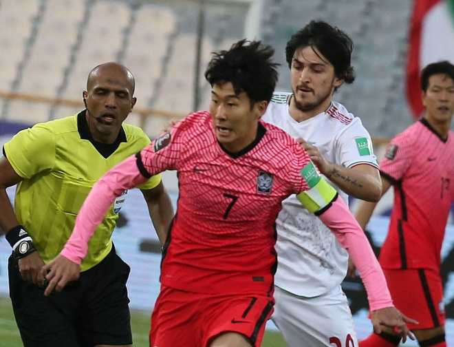 MarkCarla18's tweet photo. A classy treatment from Son Heung-min only helped Korea draw 1-1 with Iran in the third qualifying round of the 2022 World Cup on the evening of October 12. https://t.co/ZG9jOPXPEC