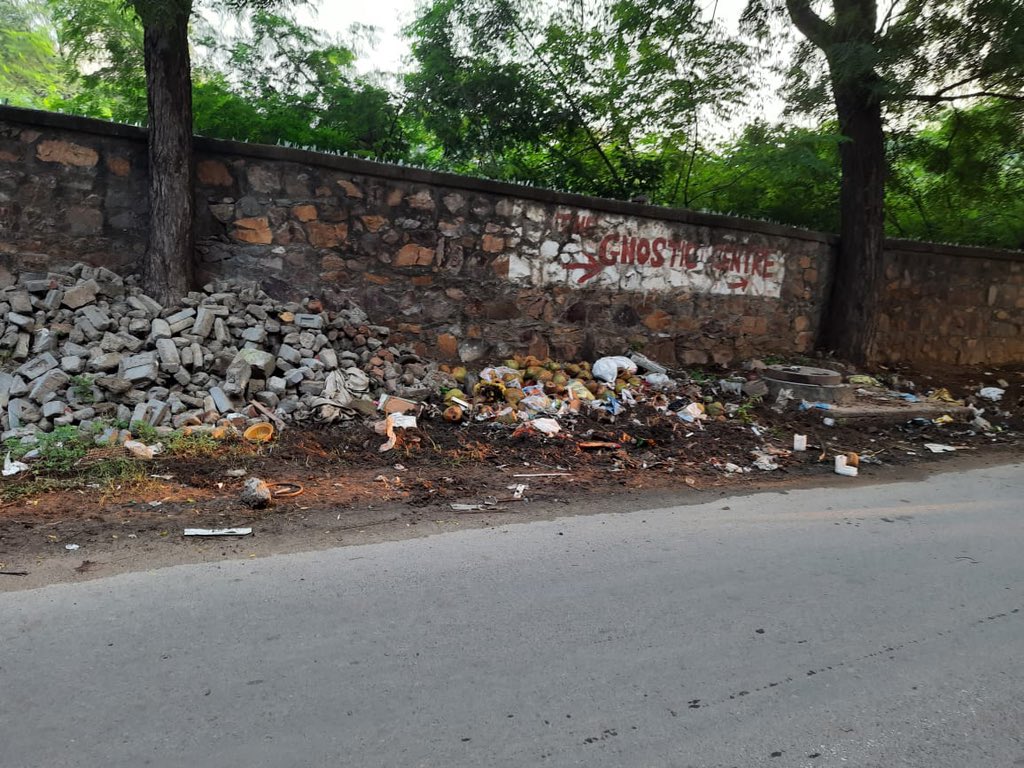metoshi's tweet photo. @mcggurgaon @SwachhBharatGov @CPCB_OFFICIAL lodged a complaint with MCG # 596988, swacch Bharat app complaint# W062120C25770703, following local Councillar. But the problem remains.  Complaint closed problem persists. https://t.co/RCSvgIgbhb