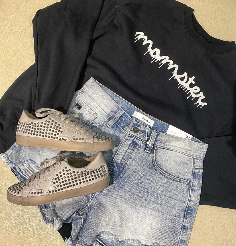 shopswankco's tweet photo. The perfect sweatshirt to add to a MOMster’s Boo Basket🎃 https://t.co/eG26J6oGp5