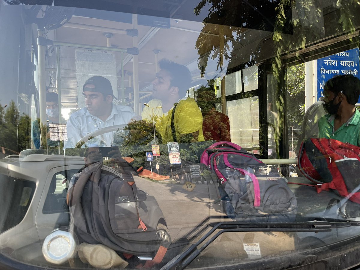 anshulbains's tweet photo. @dtptraffic arguing at ISIC Vasant Kunj Rash driving, talking on phone and not wearing and also home guard not wearing masks.@DCPSouthDelhi @ArvindKejriwal @dtchq_delhi https://t.co/TvNZ8w8bgs