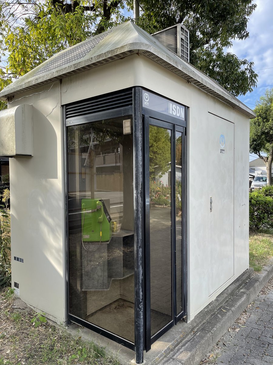 presentationzen's tweet photo. Walked to university, passed through my old neighborhood. I had not been this way in 15 years. Outdated telephone booths still in local neighborhood parks. The booths are clean and not vandalized which may seem unremarkable here in Japan, but I can’t help but be impressed. https://t.co/TGznbtRZbv