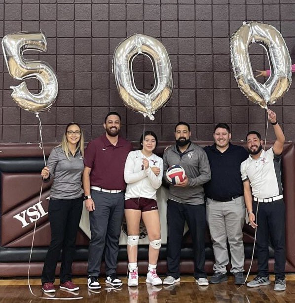 YhsVolleyball1's tweet photo. Congratulations to our sophomore setter Mia Espinoza for reaching 500 assists. Great job Mia. Keep working girl https://t.co/BYYPIUKSoh